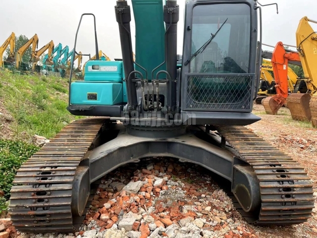 Kobelco SK260 