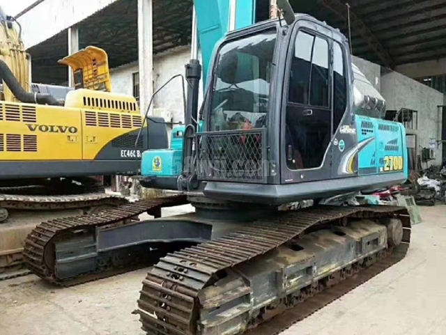 Kobelco SK270 