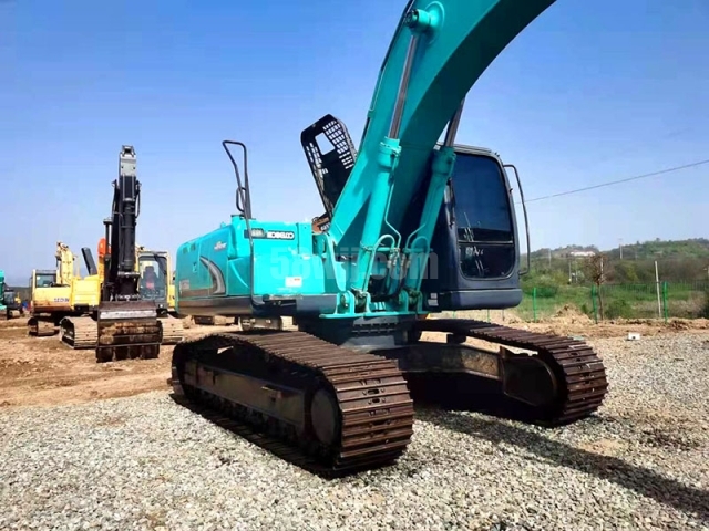 Kobelco SK260-8 