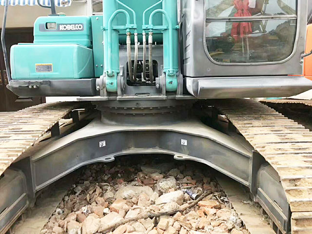 Kobelco SK250 