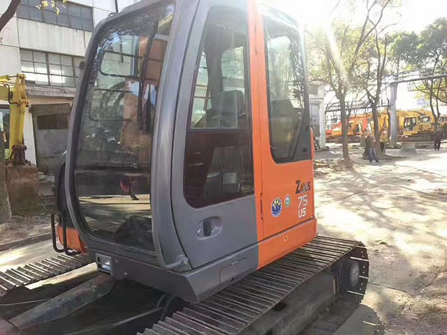 Hitachi ZX75 