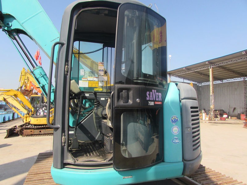 Kobelco SK75UR 