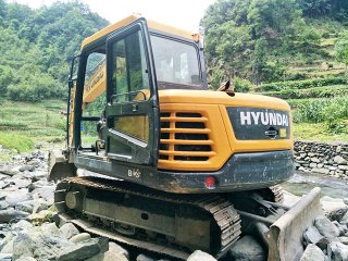 Hyundai R75 